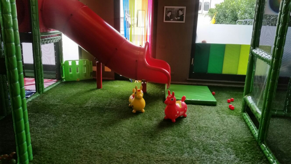 Equipped playground Roofingreen Antishock