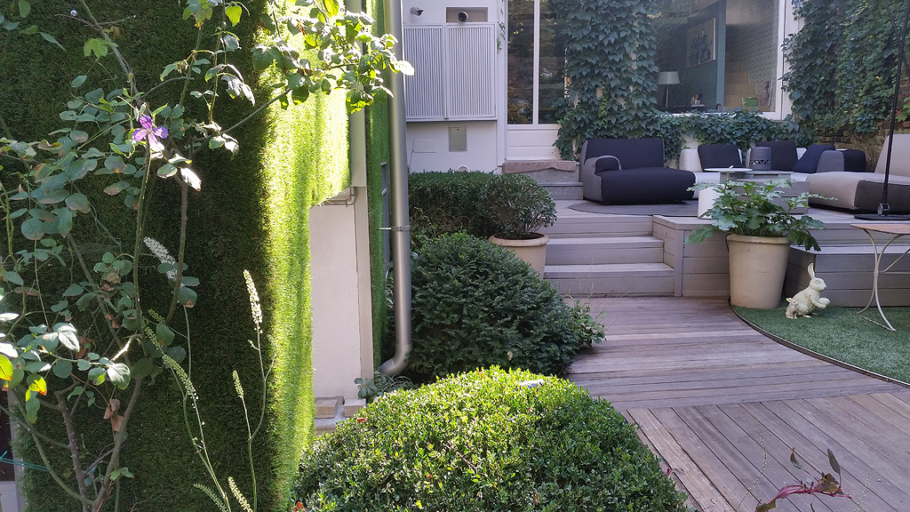 Green walls - The Secret Garden