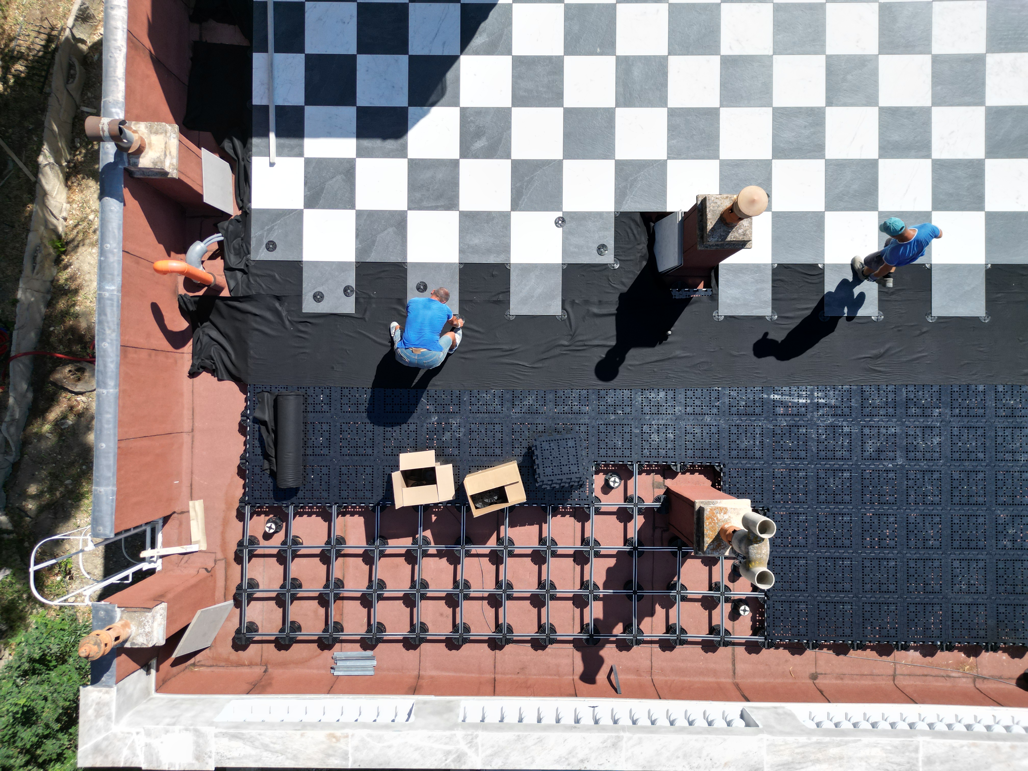 adjustable pedestal system for rooftop flooring