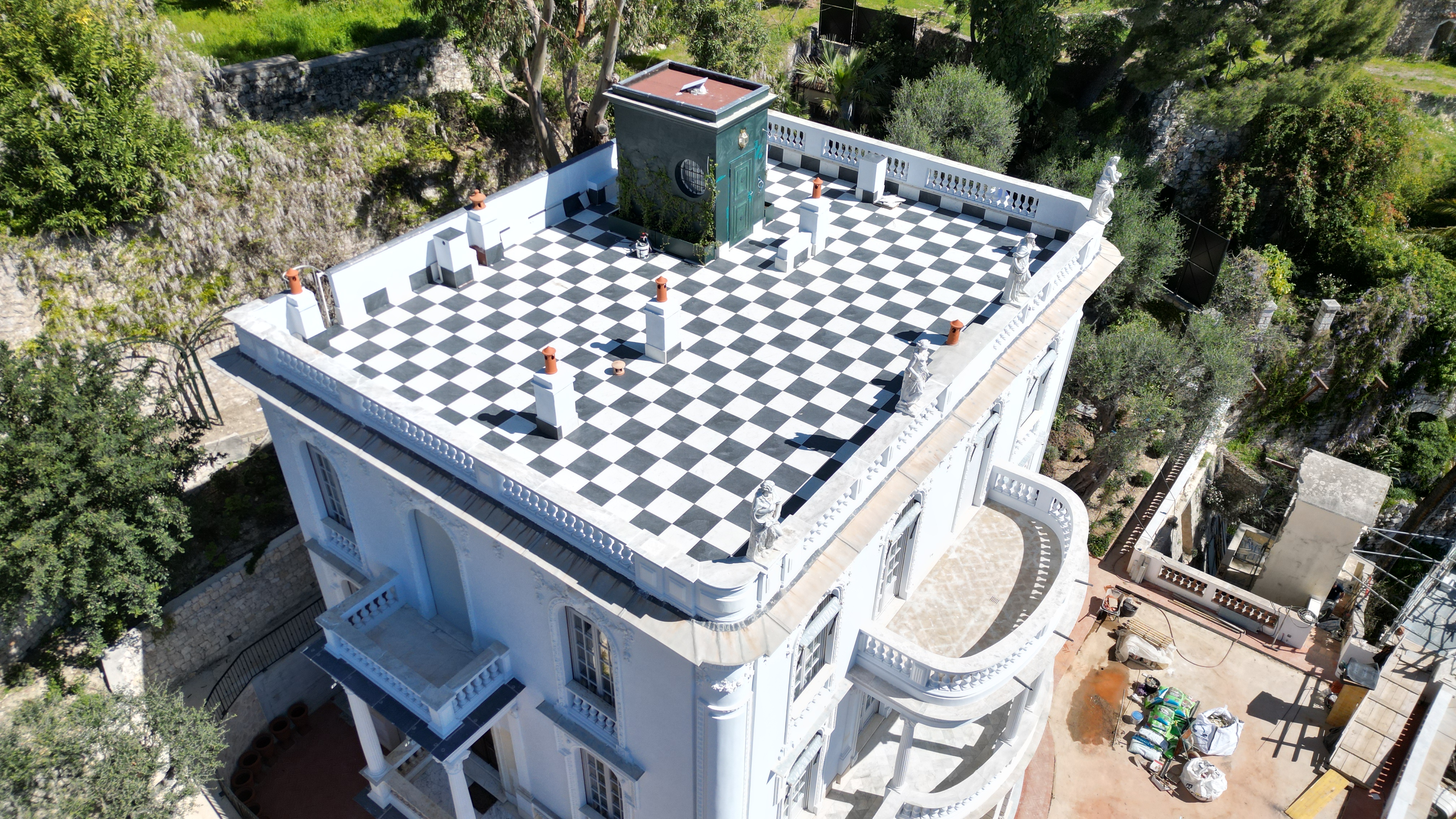 adjustable pedestal system for rooftop flooring