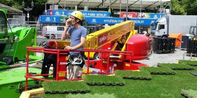 World Cup 2014: Roofingreen in front of Brandeburg's Gate